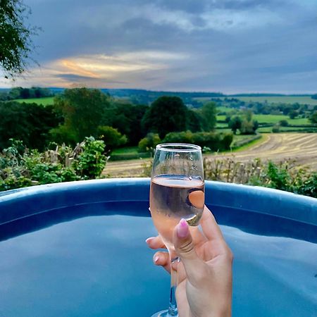 Romantic Nature Retreat, Luxury Glamping & Stargazing Views - Dragonfly Shepherd Hut Yarpole Extérieur photo