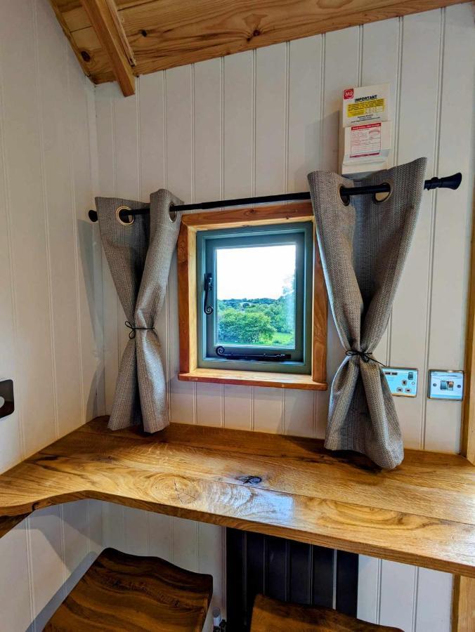Romantic Nature Retreat, Luxury Glamping & Stargazing Views - Dragonfly Shepherd Hut Yarpole Extérieur photo