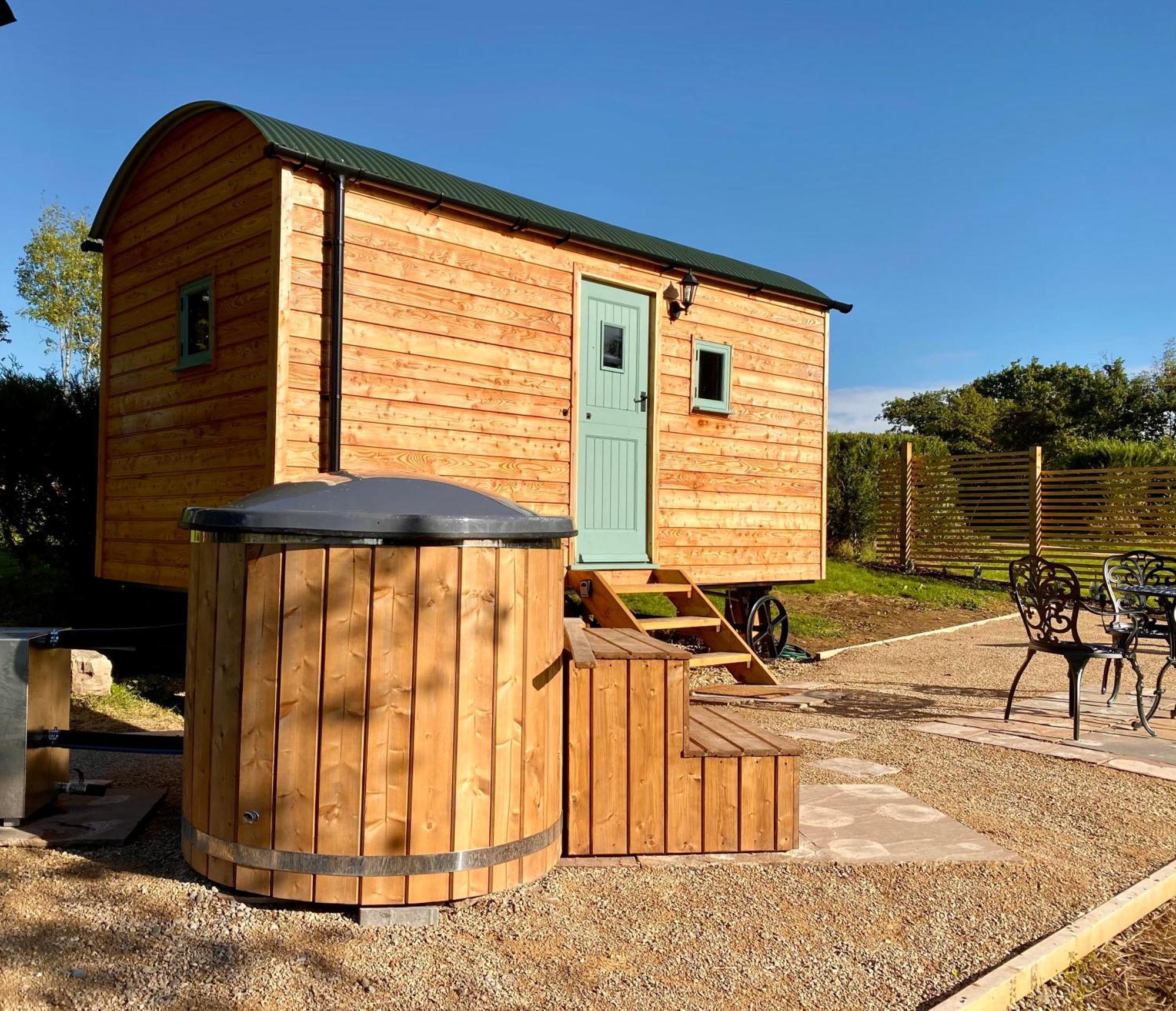 Romantic Nature Retreat, Luxury Glamping & Stargazing Views - Dragonfly Shepherd Hut Yarpole Extérieur photo