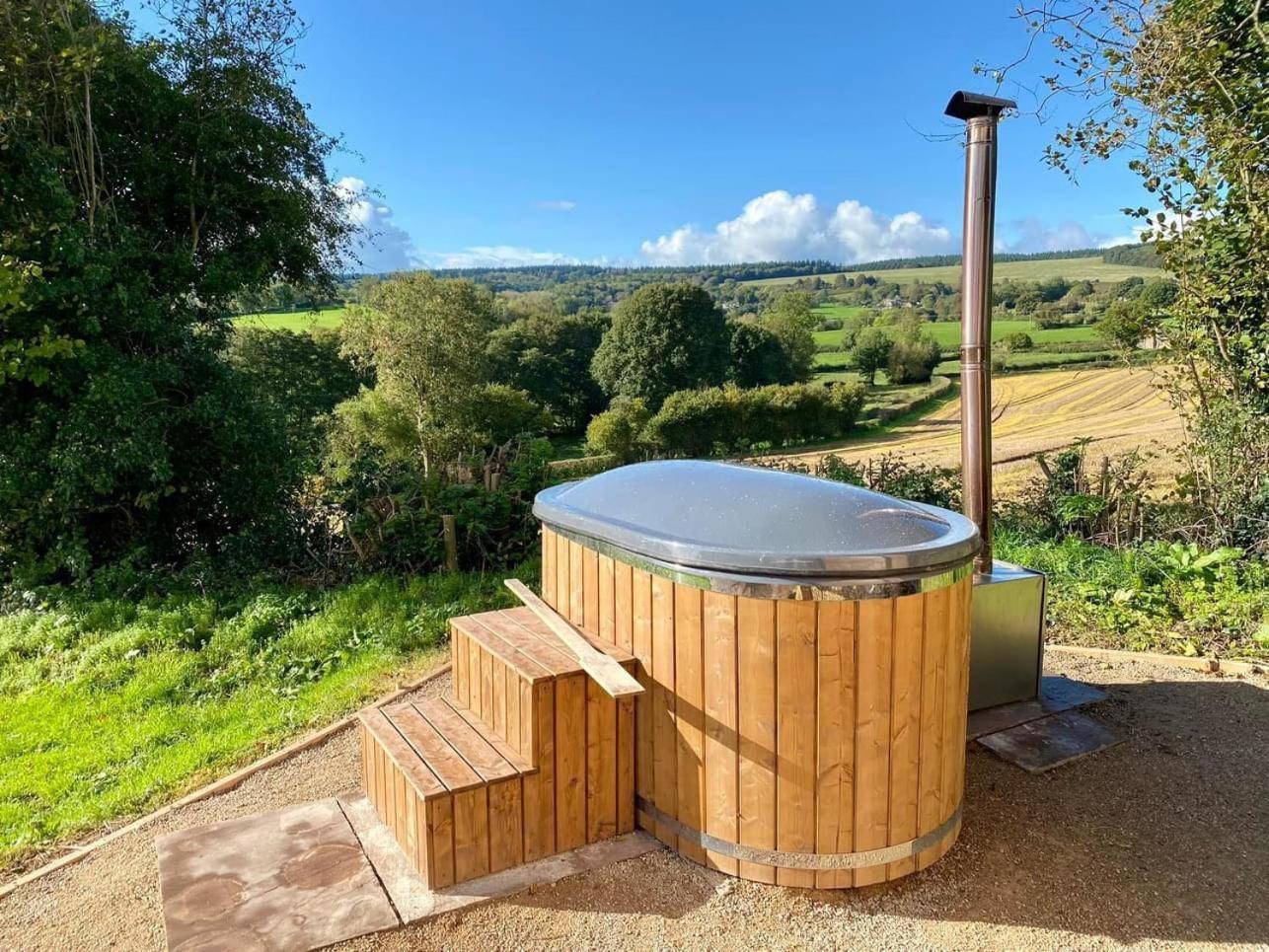 Romantic Nature Retreat, Luxury Glamping & Stargazing Views - Dragonfly Shepherd Hut Yarpole Extérieur photo