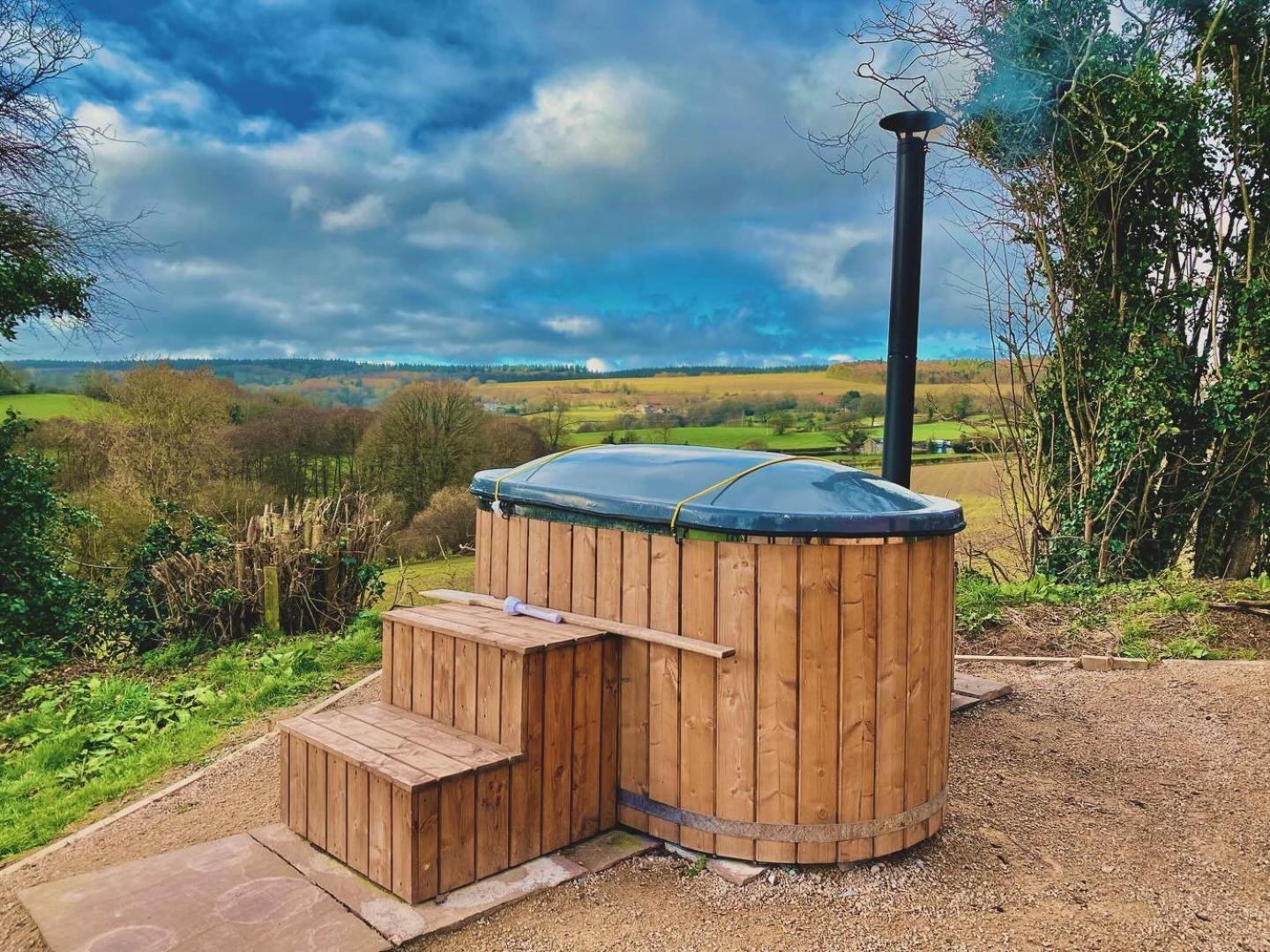 Romantic Nature Retreat, Luxury Glamping & Stargazing Views - Dragonfly Shepherd Hut Yarpole Extérieur photo